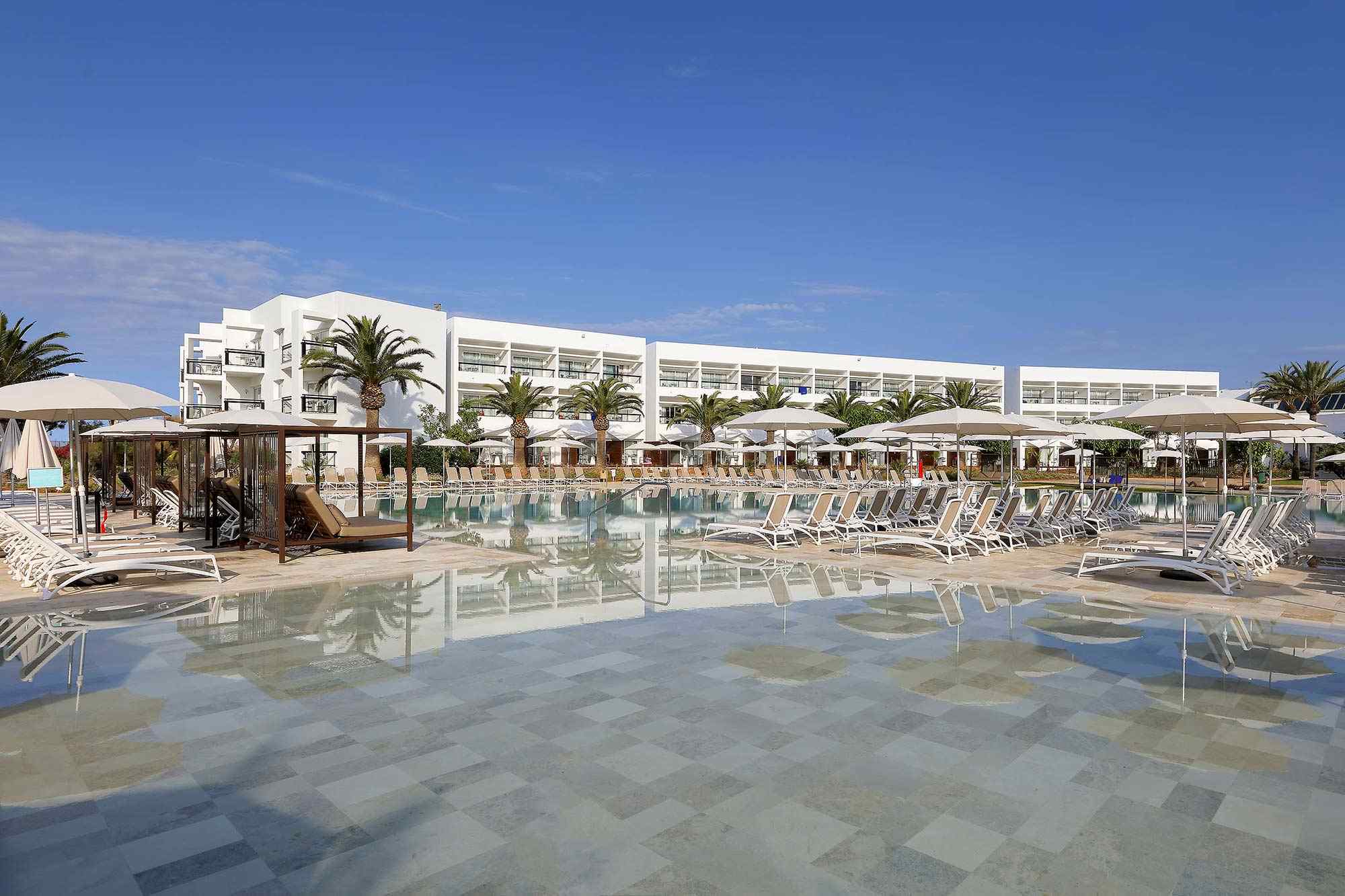 Grand-Palladium-Palace-Ibiza-Resort-Spa-Piscinas5