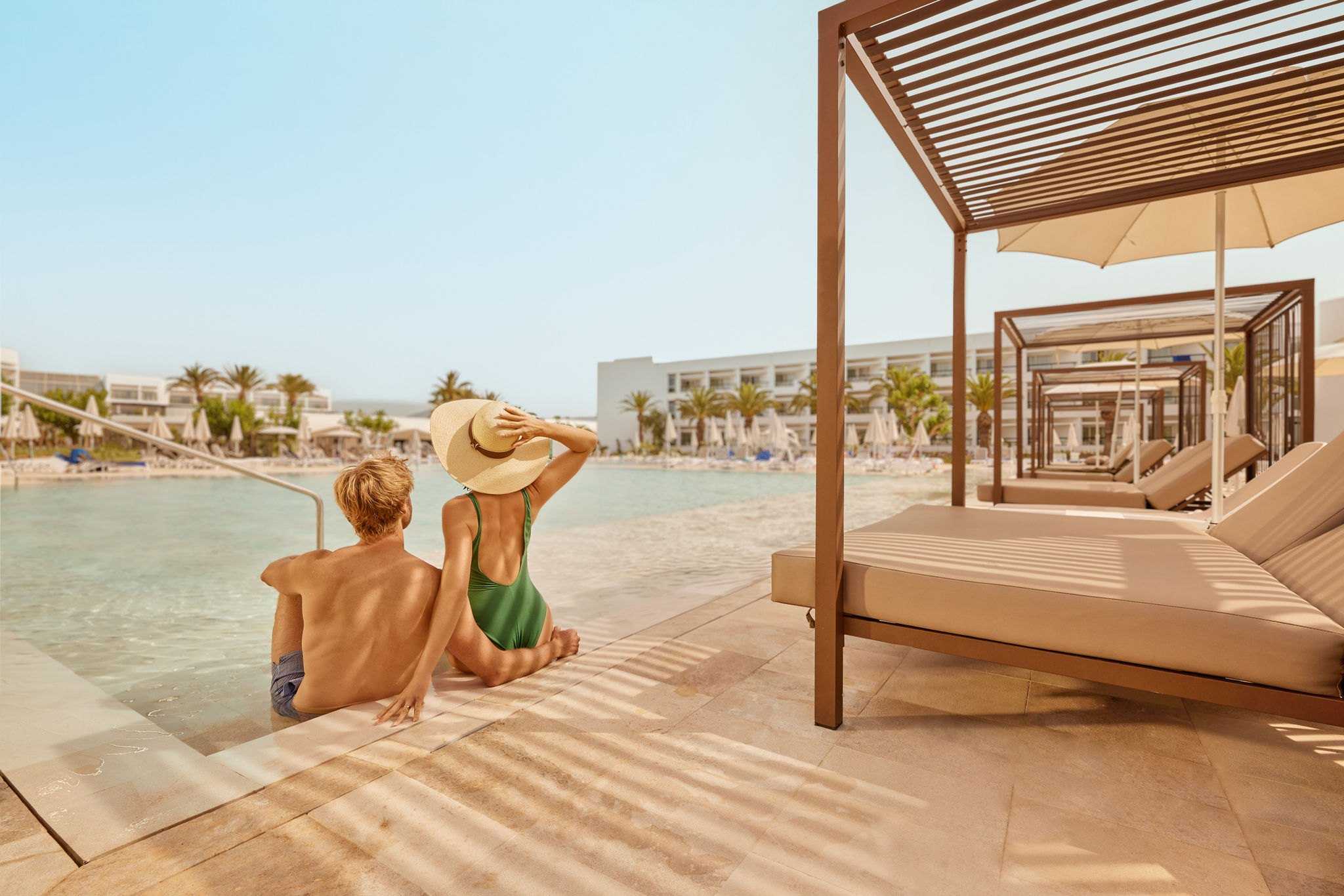 grand-palladium-palace-ibiza-resort-spa-piscinas