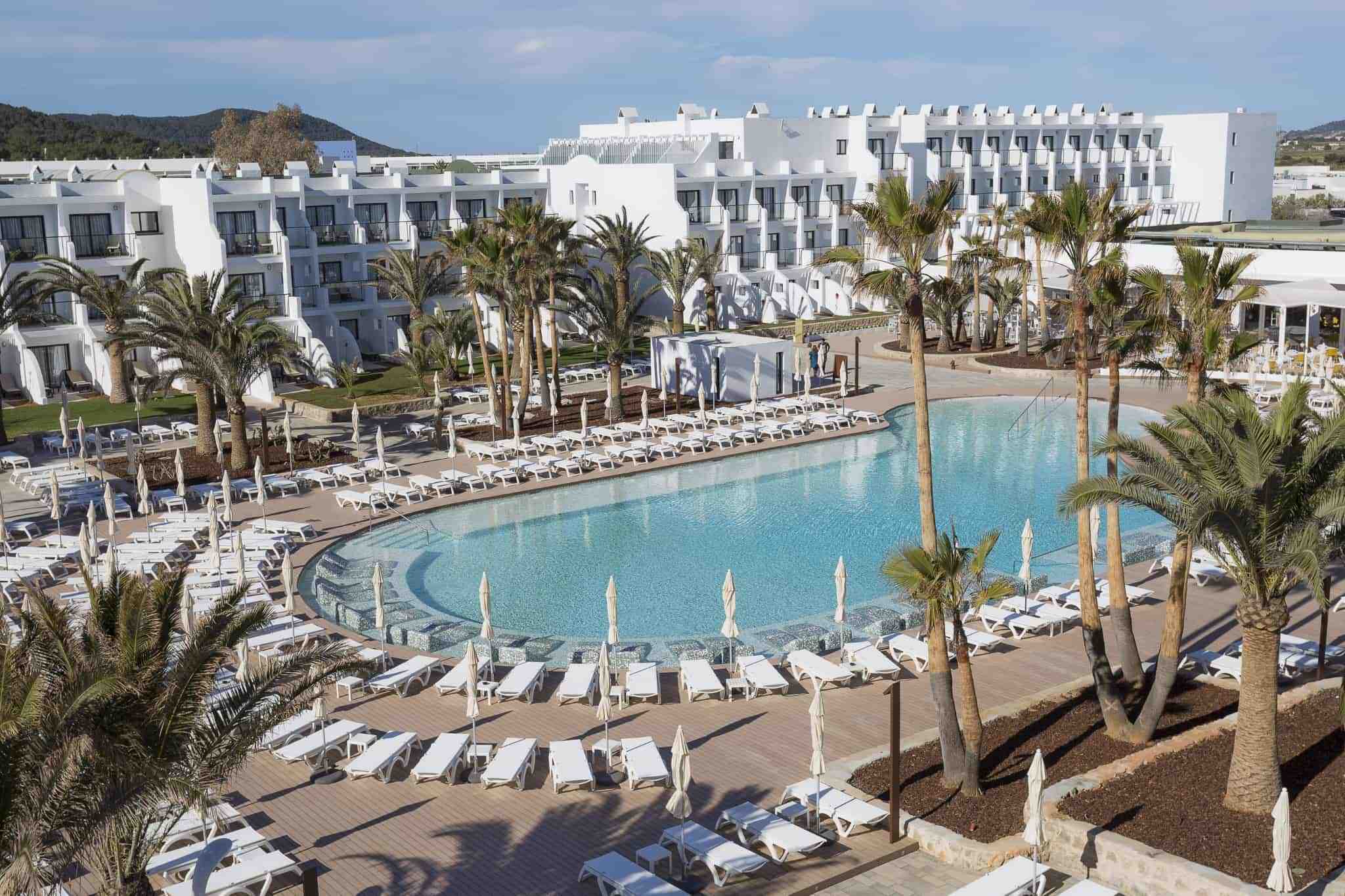 Grand_Palladium_White_Island_piscina2