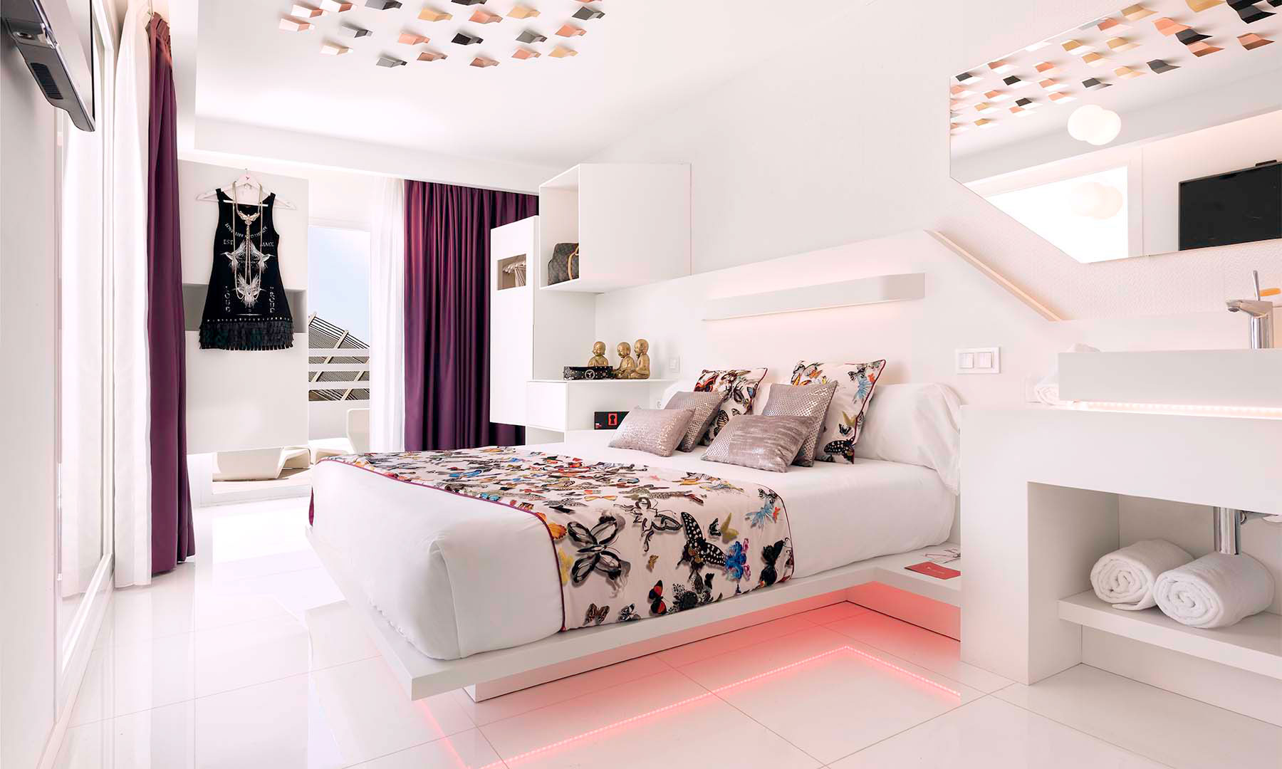 ushuaia-ibiza-beach-hotel-backstage-suite-2