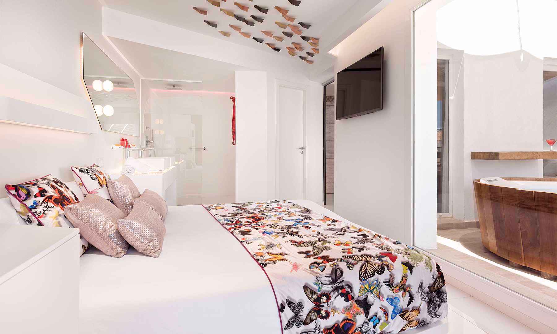 ushuaia-ibiza-beach-hotel-backstage-suite-3