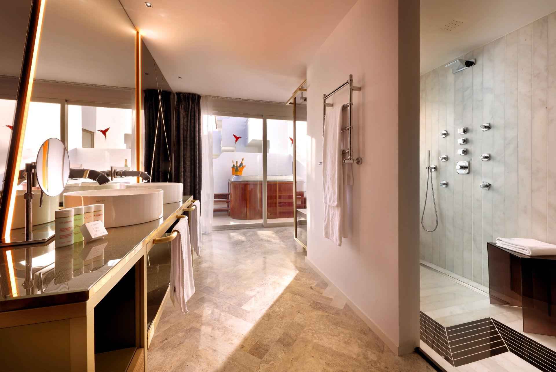 ushuaia-beach-hotel-ibiza-ay-caramba-suite-2