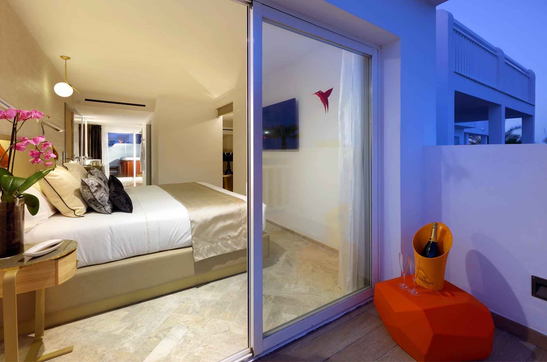 ushuaia-beach-hotel-ibiza-ay-caramba-suite-4