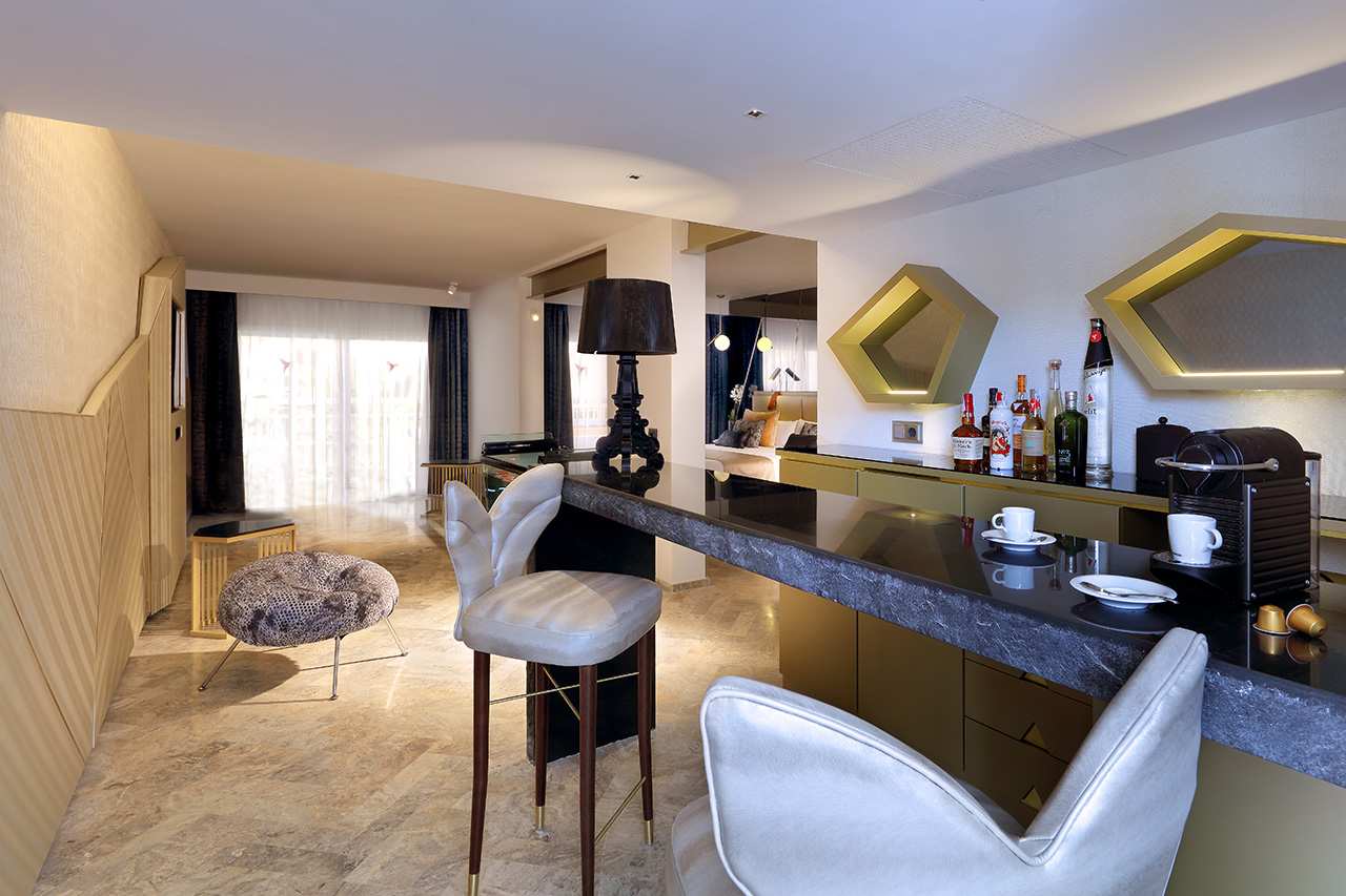 ushuaia-beach-hotel-ibiza-the-suite-vista-escenario-1