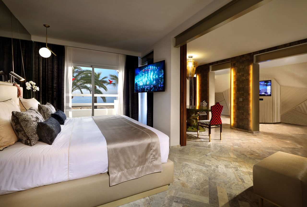 ushuaia-ibiza-beach-hotel-oh-my-god-suite
