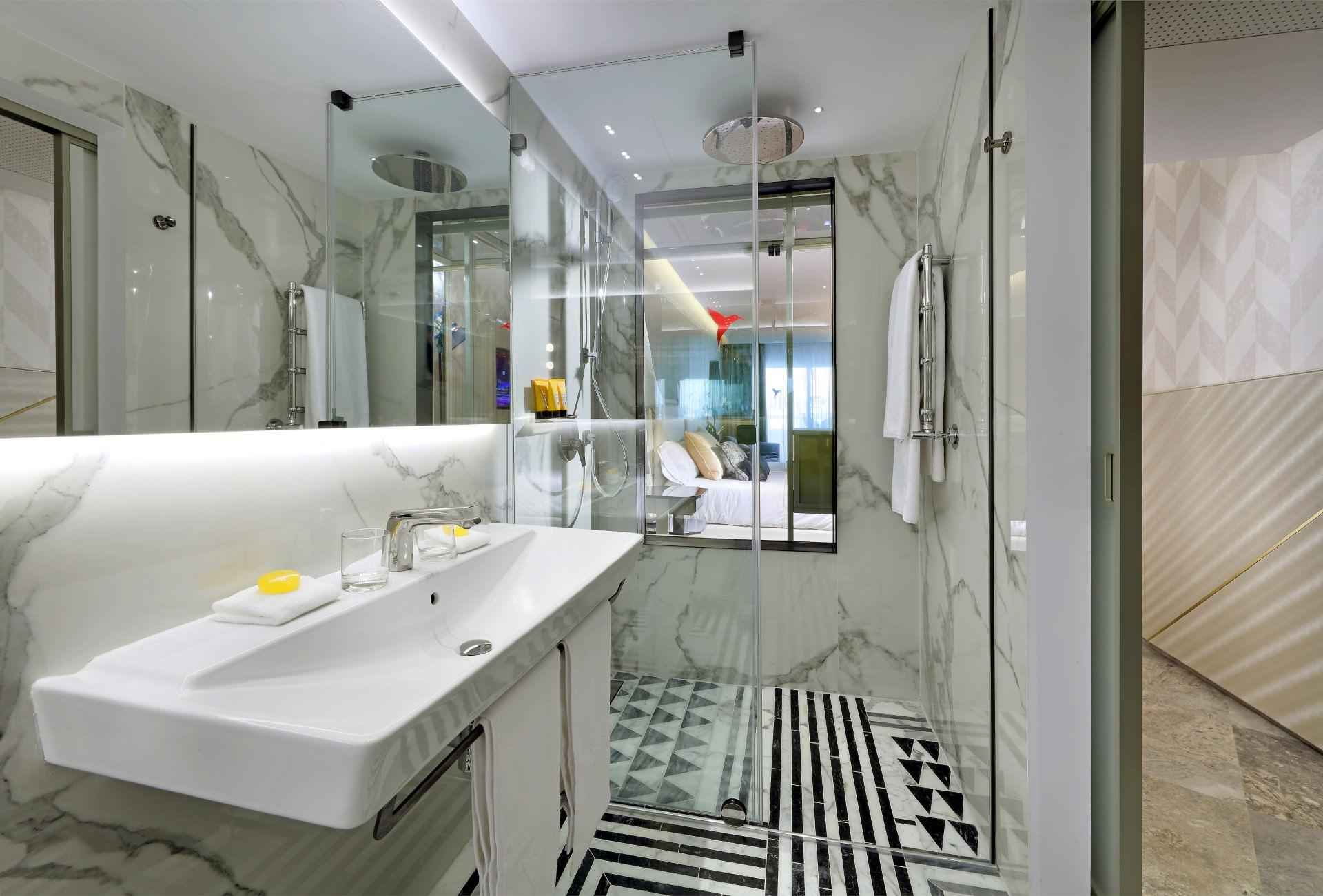 ushuaia-ibiza-beach-hotel-front-row-5