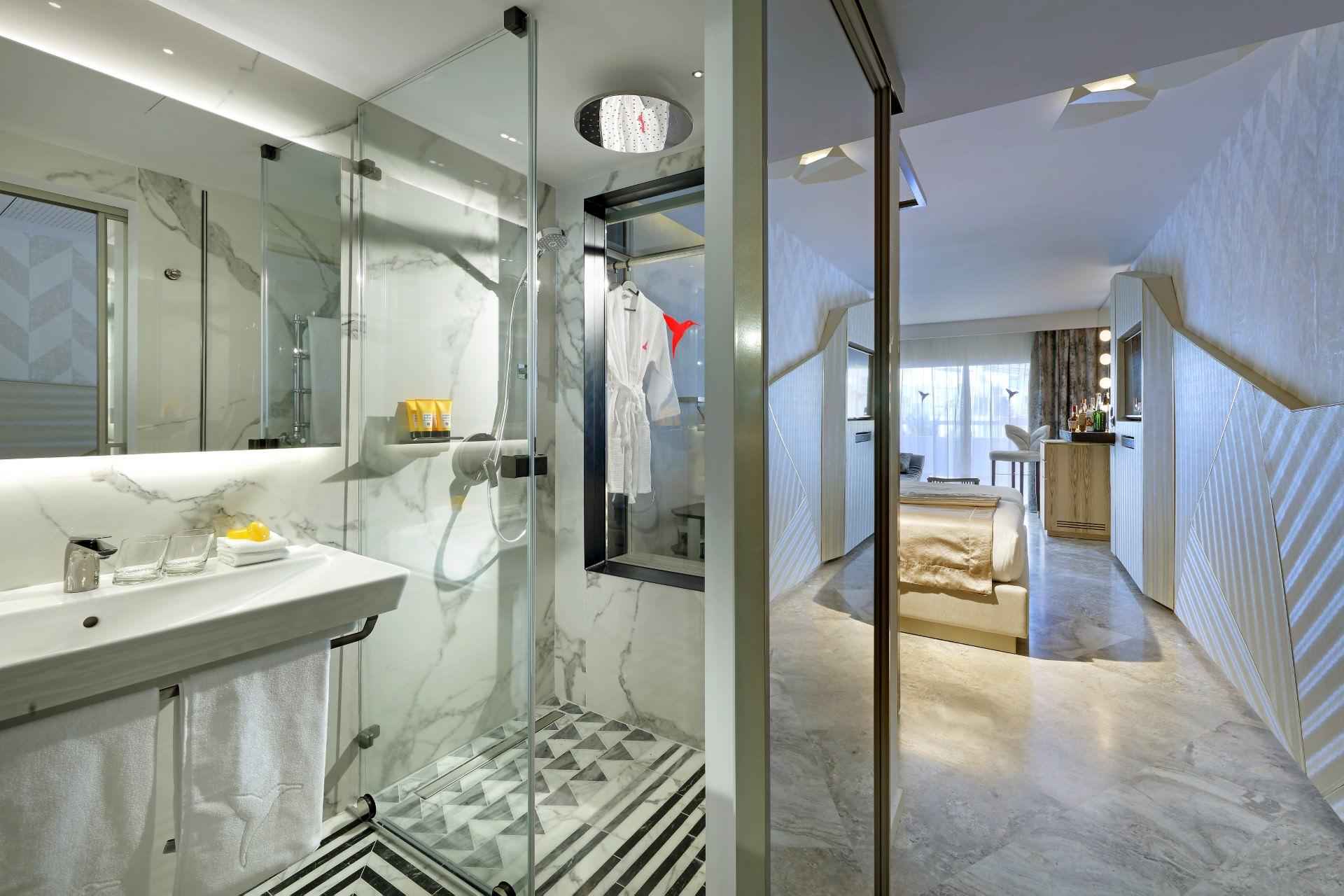 ushuaia-ibiza-beach-hotel-front-row-6