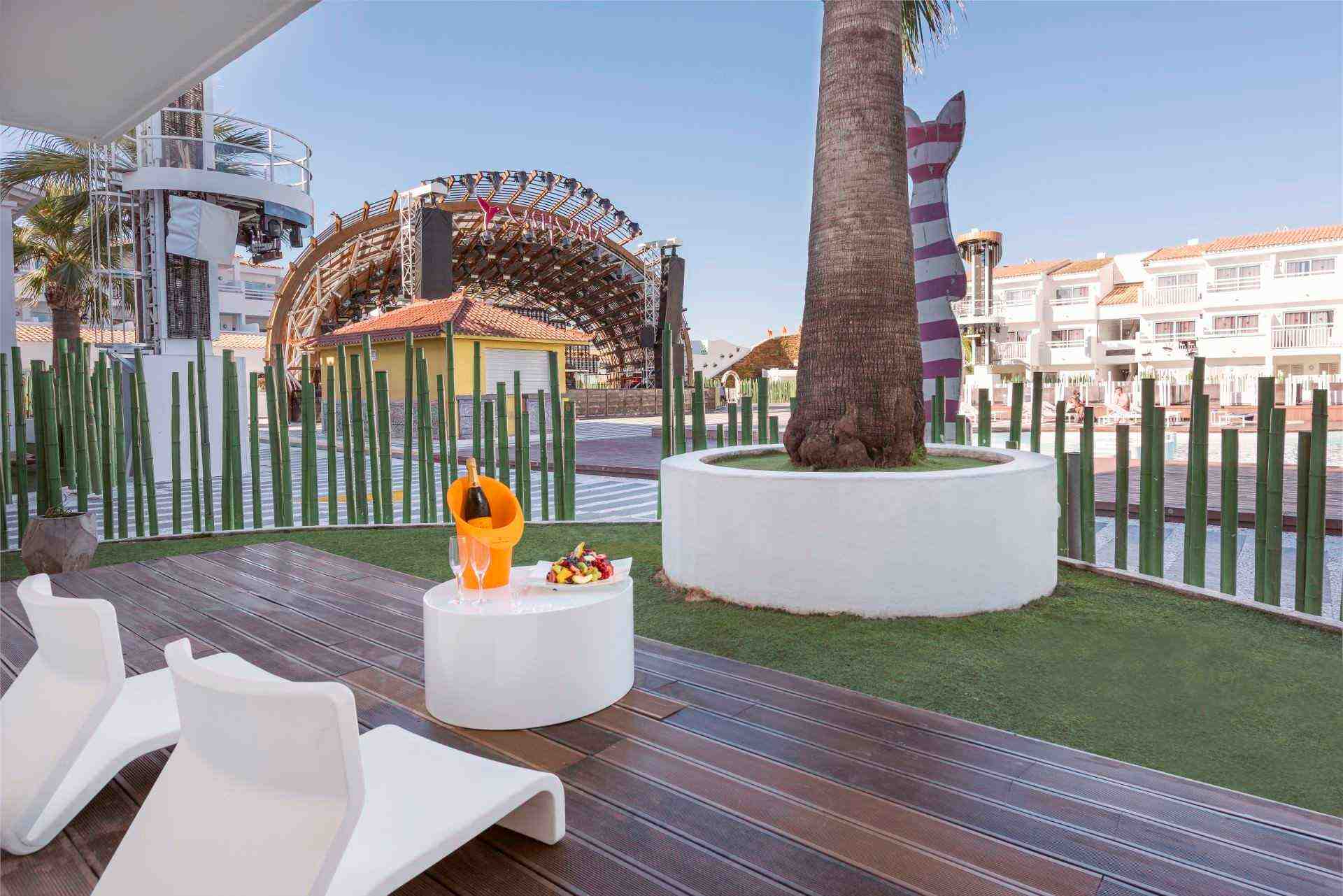 ushuaia-ibiza-beach-hotel-front-row