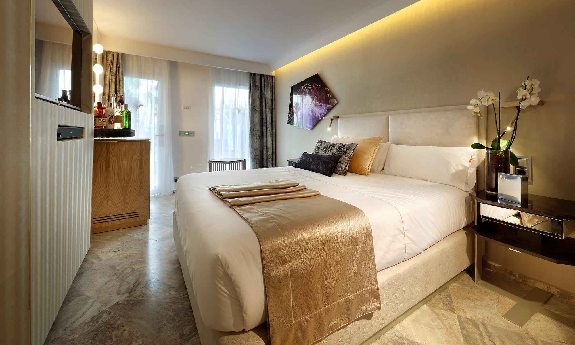 ushuaia-ibiza-beach-hotel-party-all-night-long