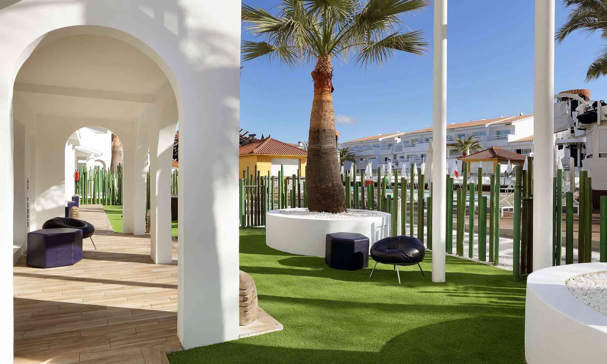 ushuaia-ibiza-beach-hotel-party-all-night-long8