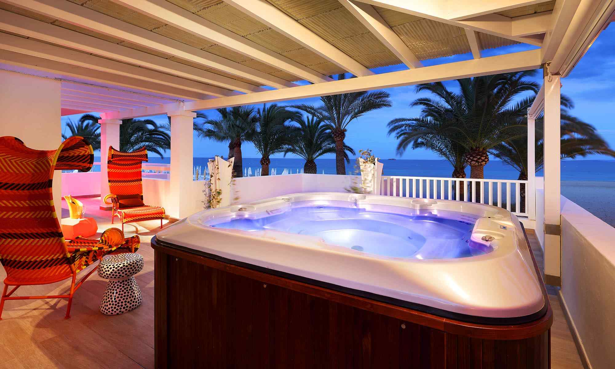 ushuaia-ibiza-beach-hotel-suite-xpa5