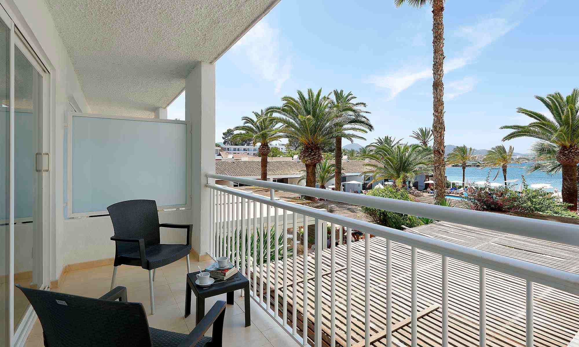 PHG-PALMYRA-JUNIOR-SUITE-POOL-VIEW-122_MG_5448