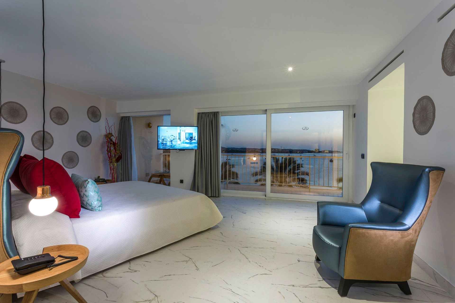 Palladium-Hotel-Palmyra-Master-Suite9