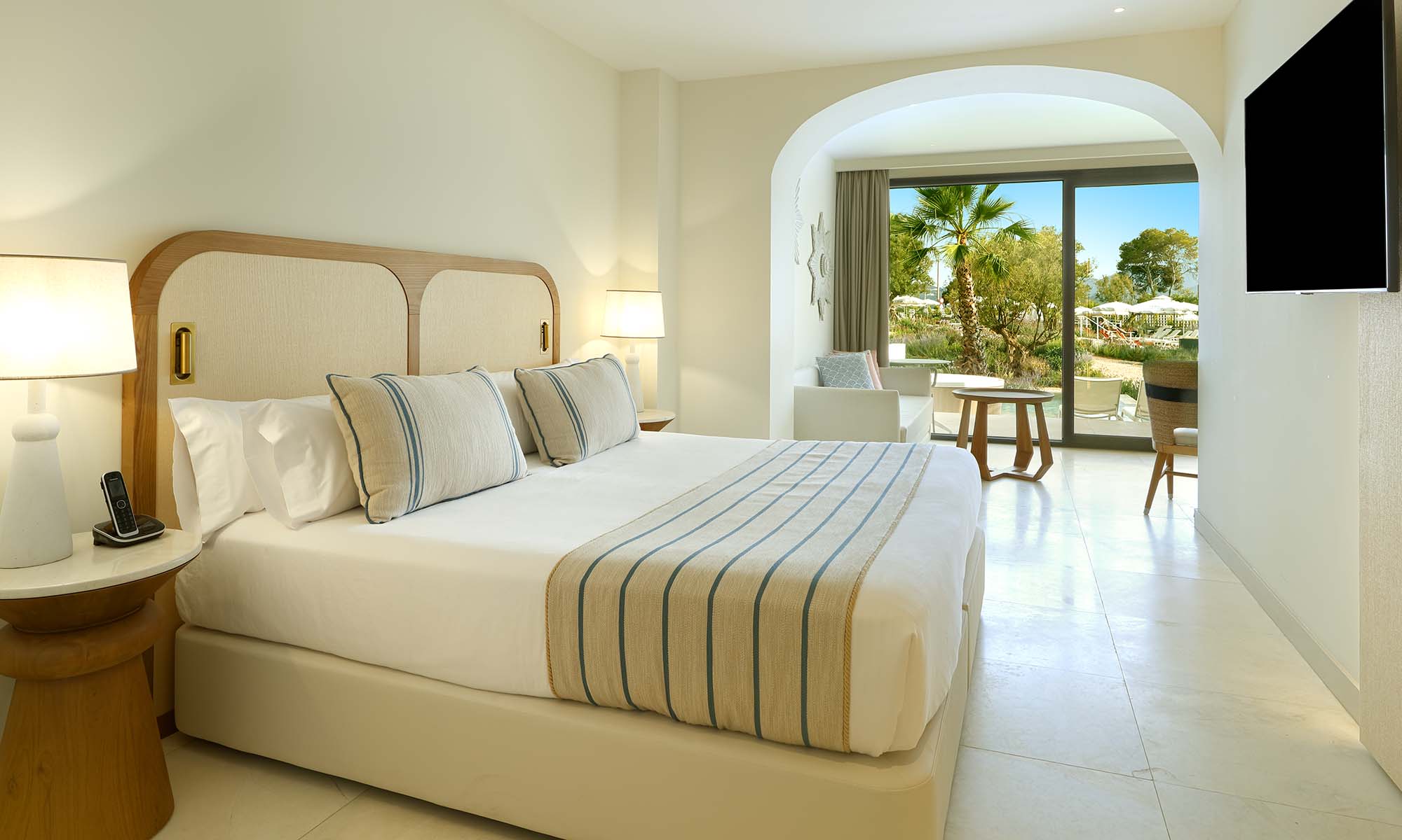 Signature-Level-TRS-Ibiza-Signature-Level-Junior-Suite-Swim-Up1