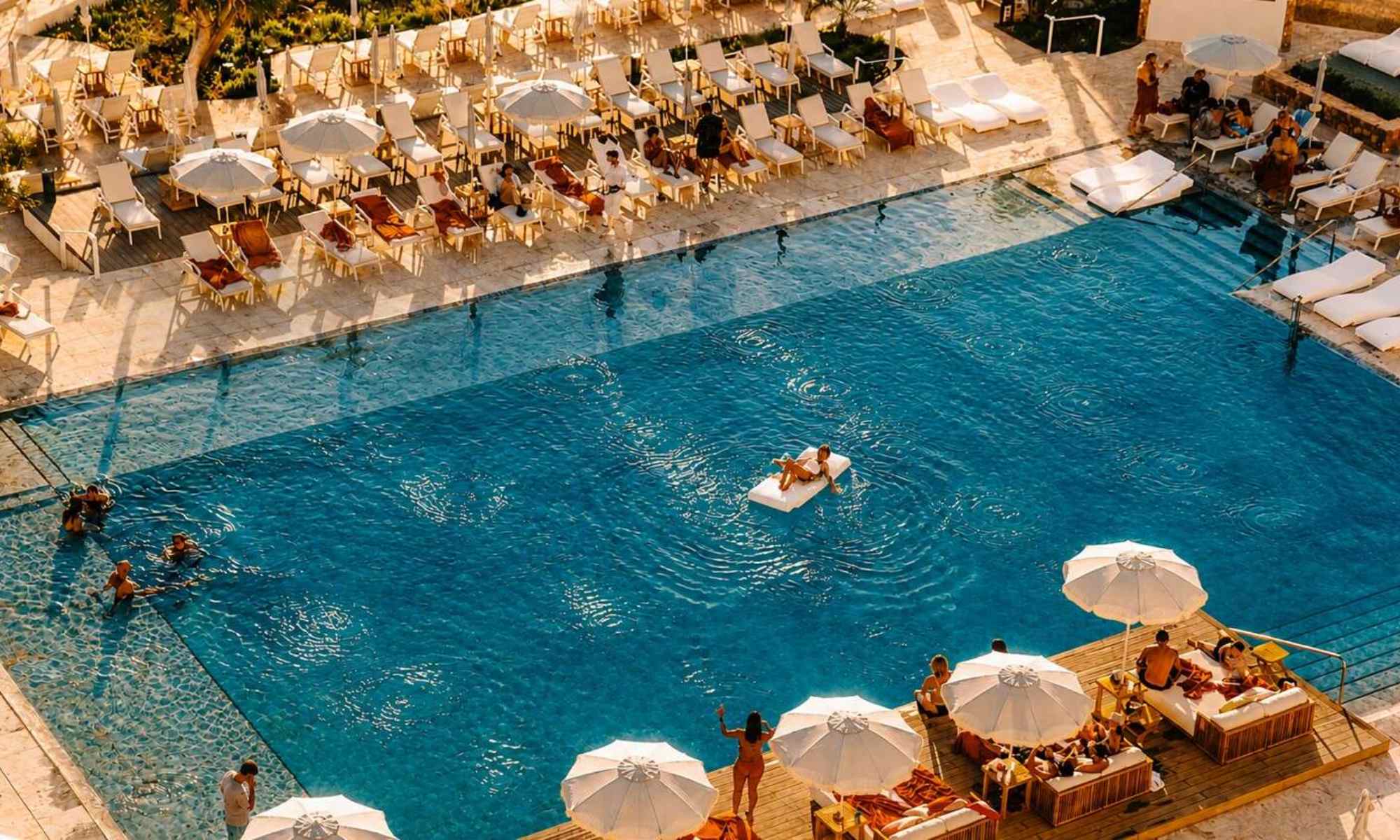 TRS Ibiza piscina