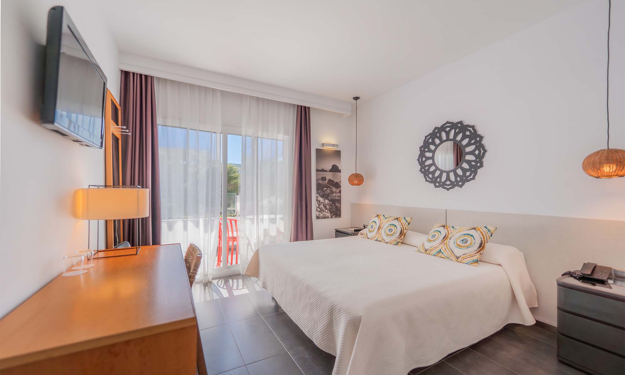 cala-llonga-deluxe-room