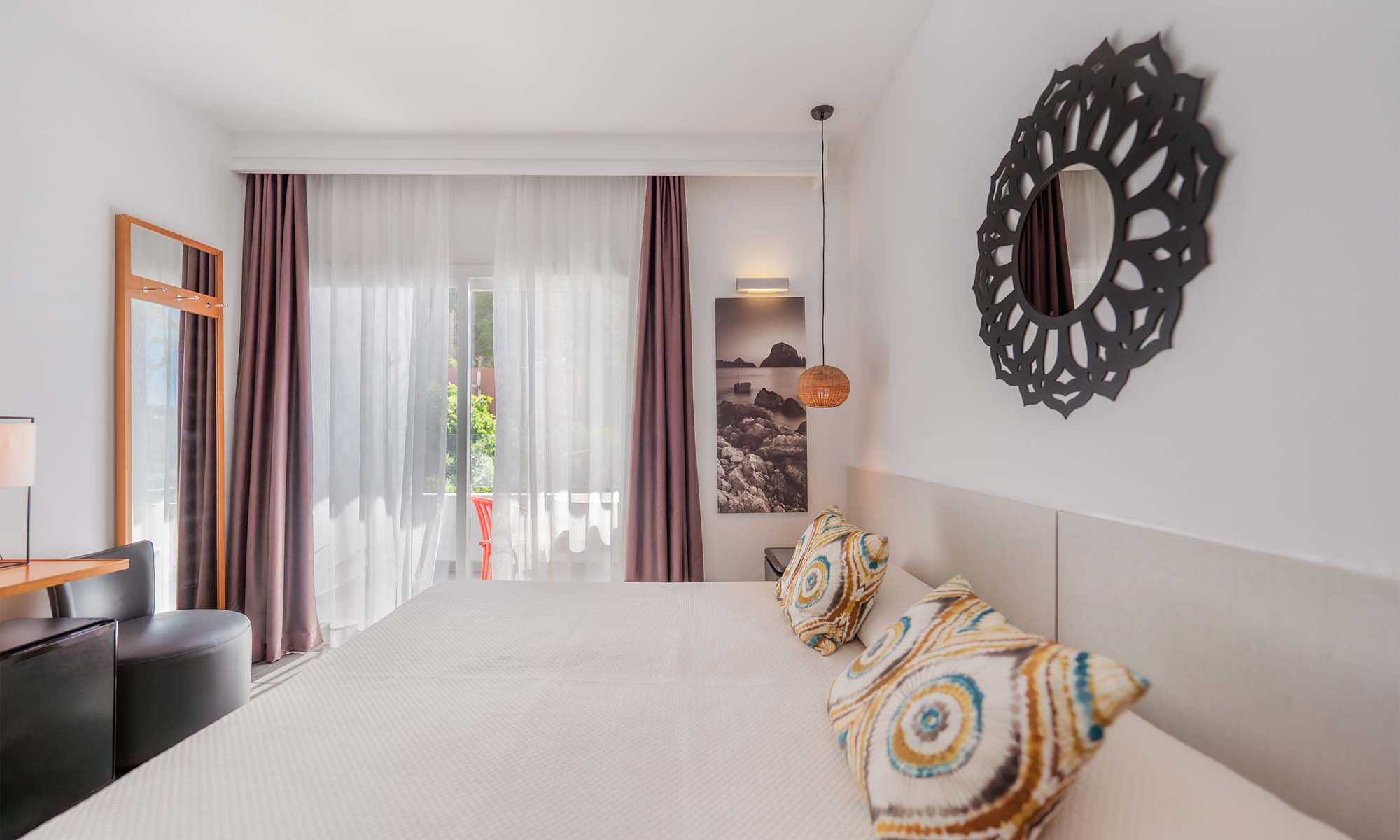 cala-llonga-deluxe-room