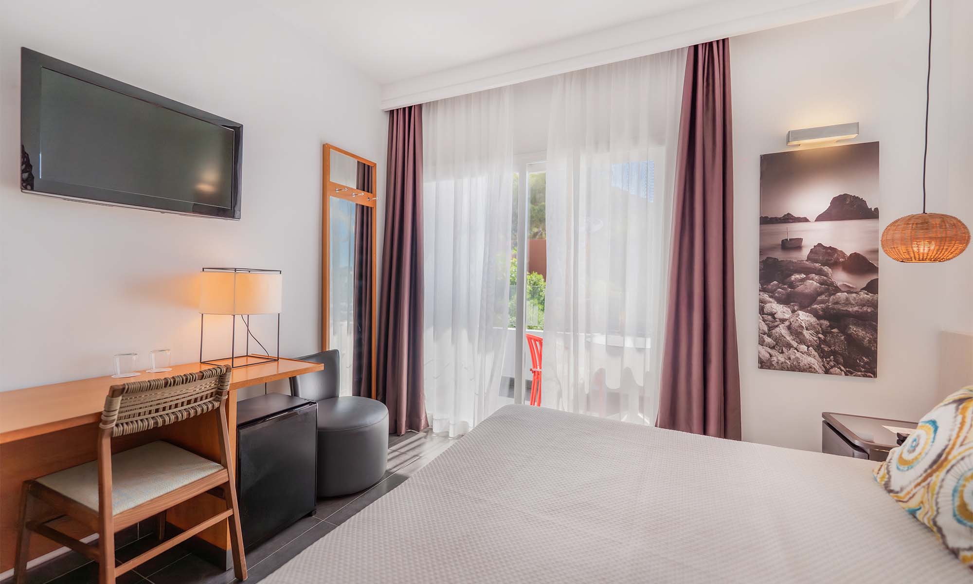 cala-llonga-deluxe-room