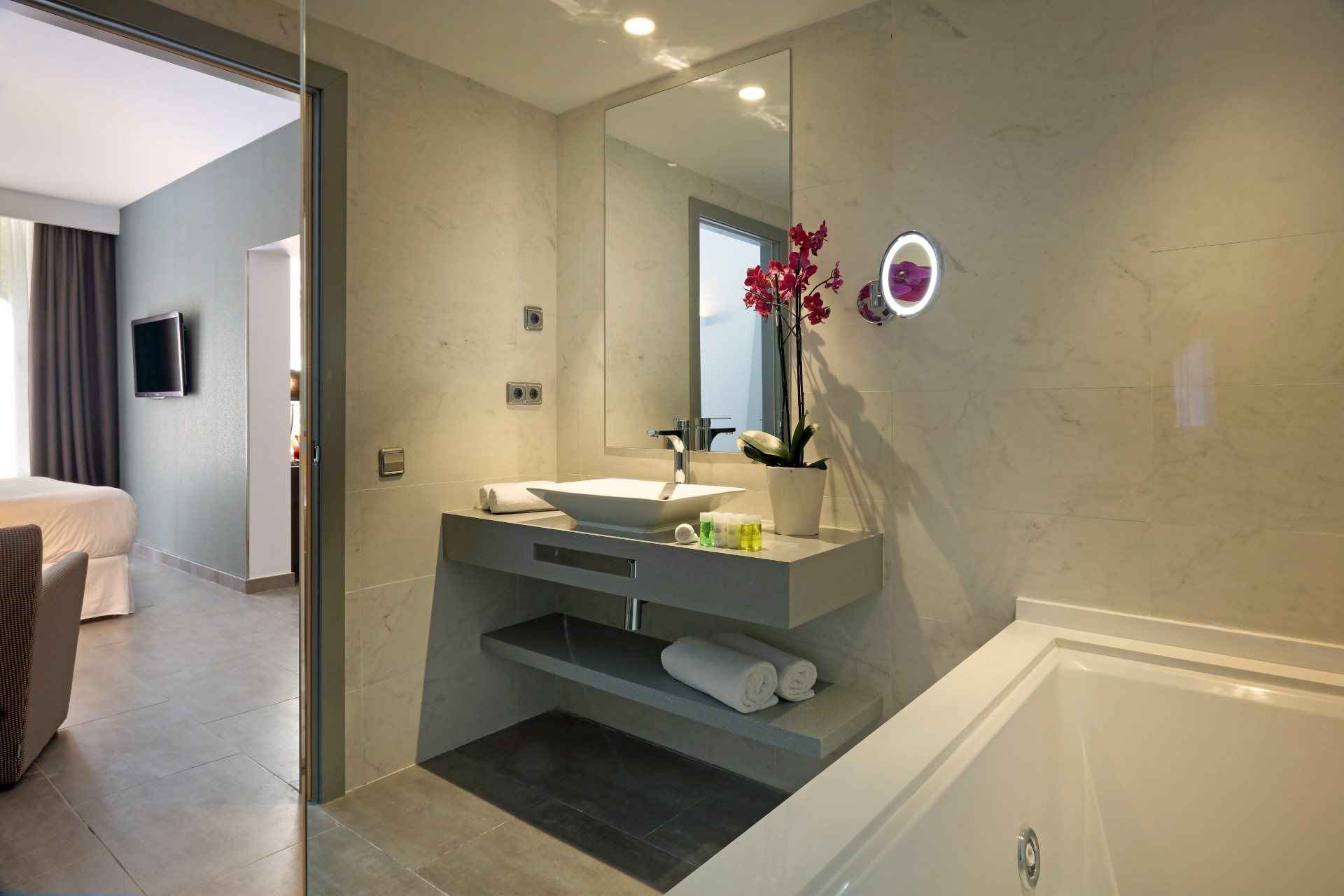 Palladium-Hotel-Cala-Llonga-Suite4