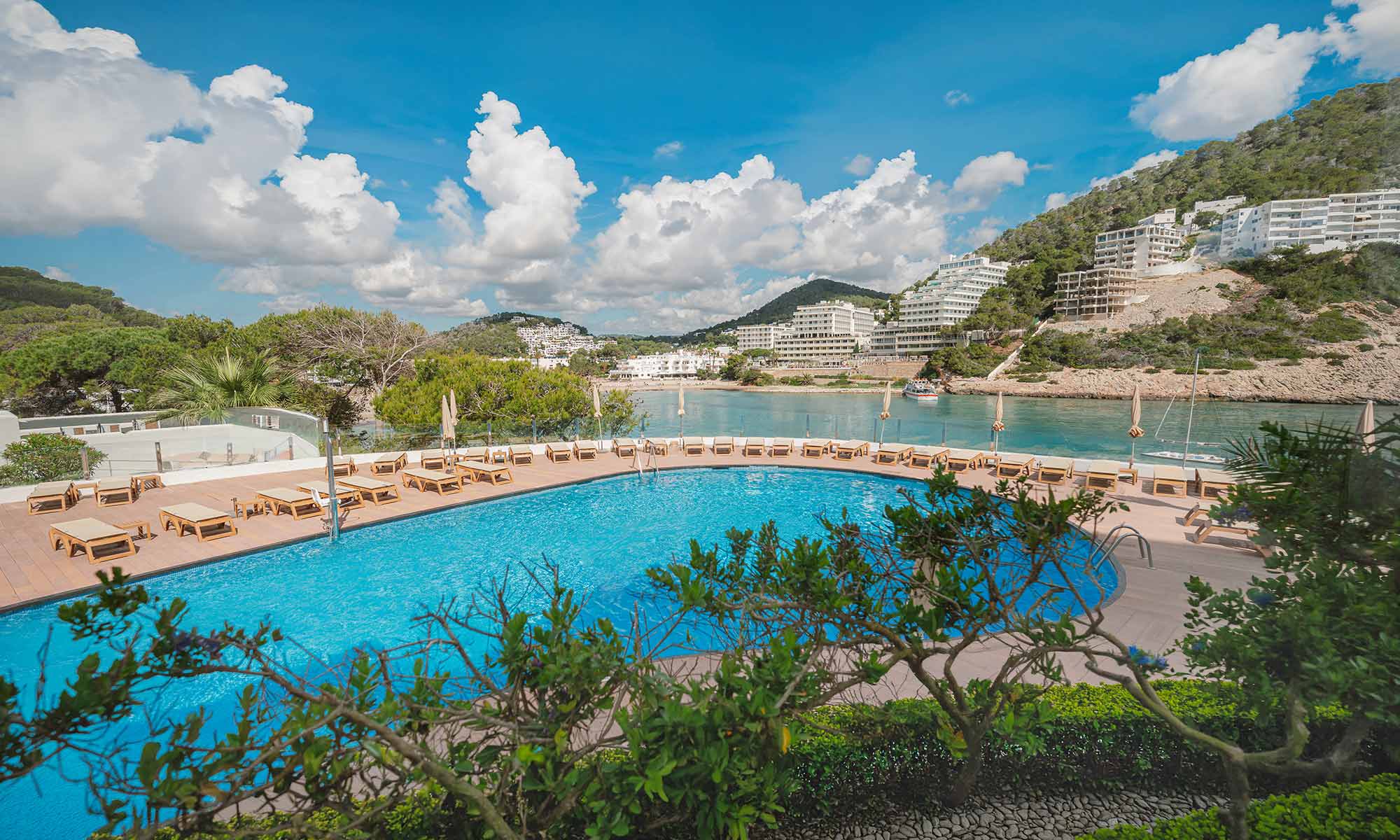 palladium hotel cala llonga piscina