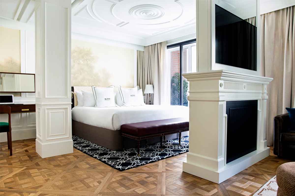 BHM_BLESS_YOUR_DIVINITY_SUITE_1200x800_01_PRODUCTO_REV00