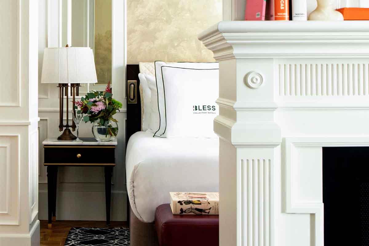 BHM_BLESS_YOUR_DIVINITY_SUITE_1200x800_02_PRODUCTO_REV00