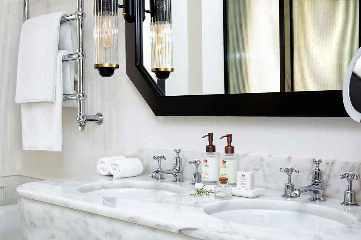 BHM_BLESS_YOUR_DIVINITY_SUITE_1200x800_04_PRODUCTO_REV00