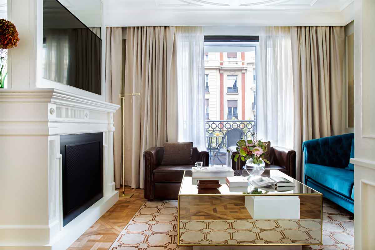 BHM_BLESS_YOUR_DIVINITY_SUITE_1200x800_06_PRODUCTO_REV00