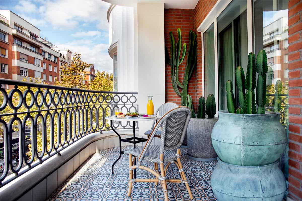 BHM_BLESS_YOUR_DIVINITY_SUITE_1200x800_07_PRODUCTO_REV00