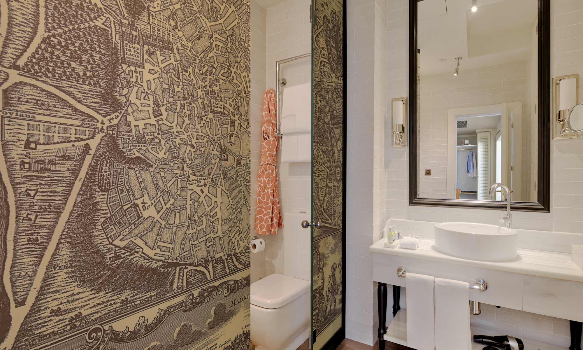 Only-YOU-Boutique-Hotel-Madrid-The-Royal-Blue-Suite3