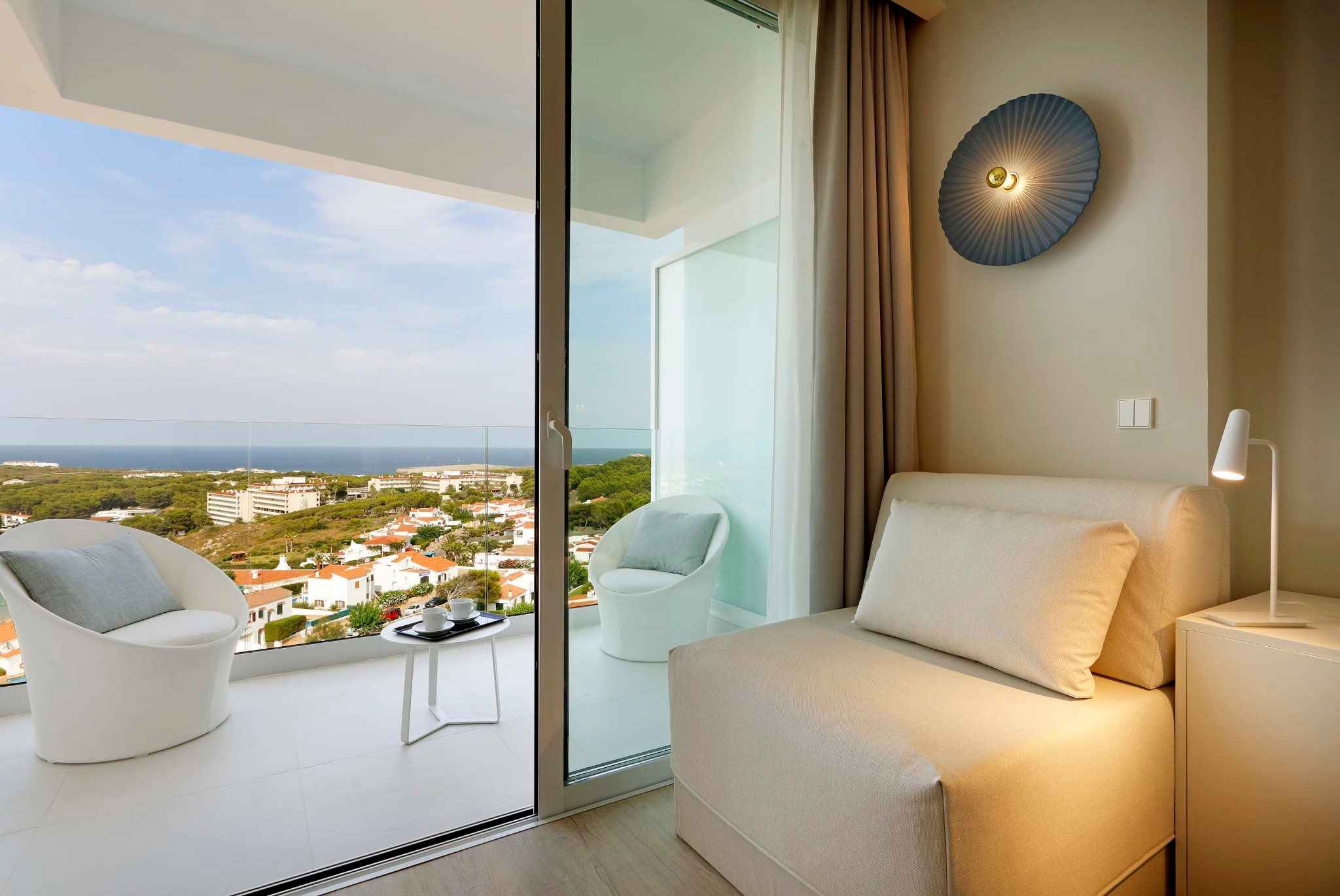 Grand-Palladium-Menorca-Connecting-Family-Deluxe-vista-mar5