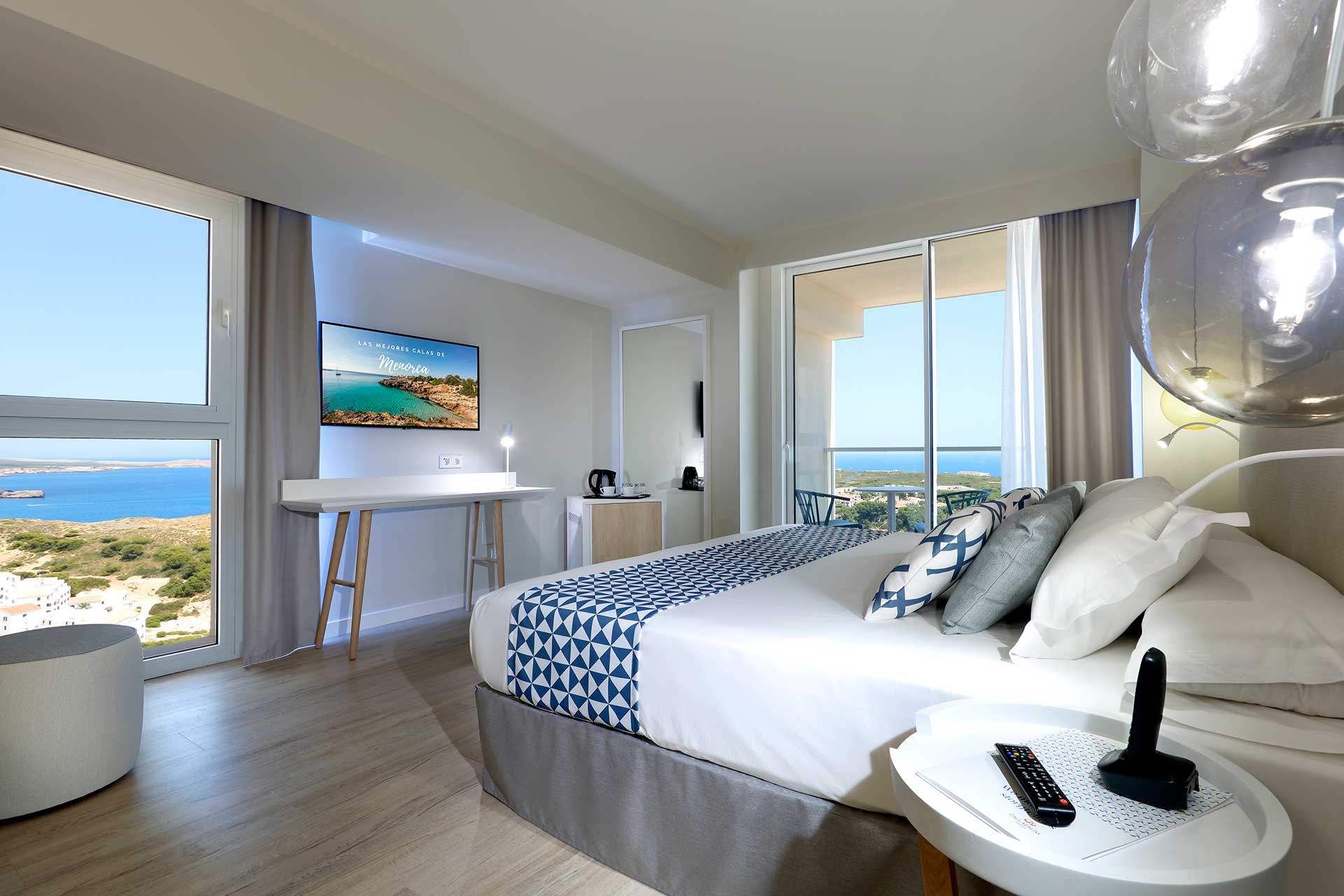 PALLADIUM-HOTEL-MENORCA-DELUXE-FAMILIAR-VISTA-MAR_Habitación vista mar