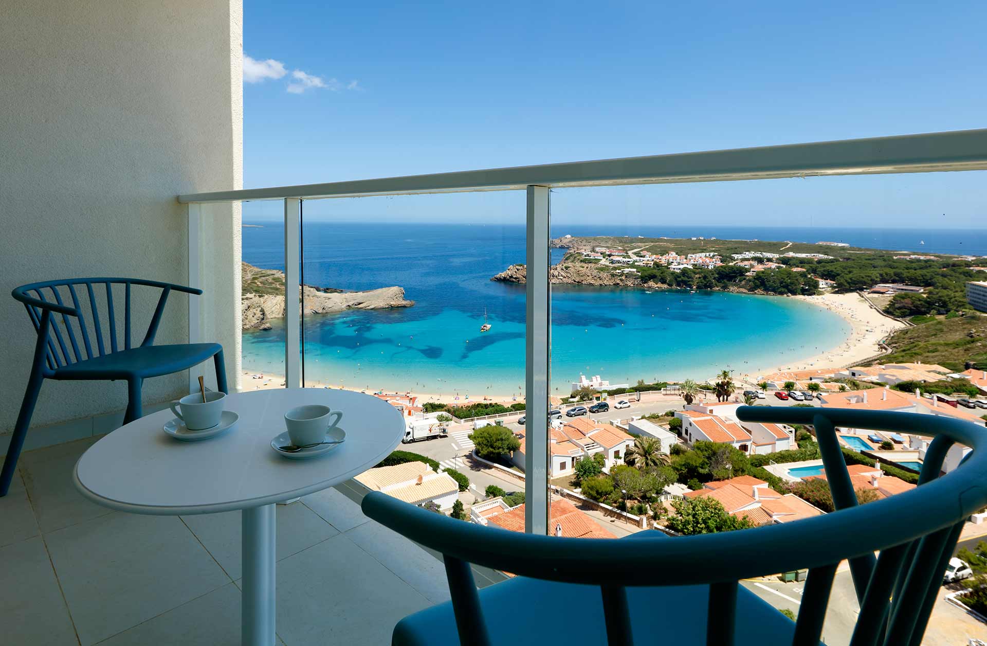 PALLADIUM-HOTEL-MENORCA-DELUXE-FAMILIAR-VISTA-MAR_Balcón vista mar