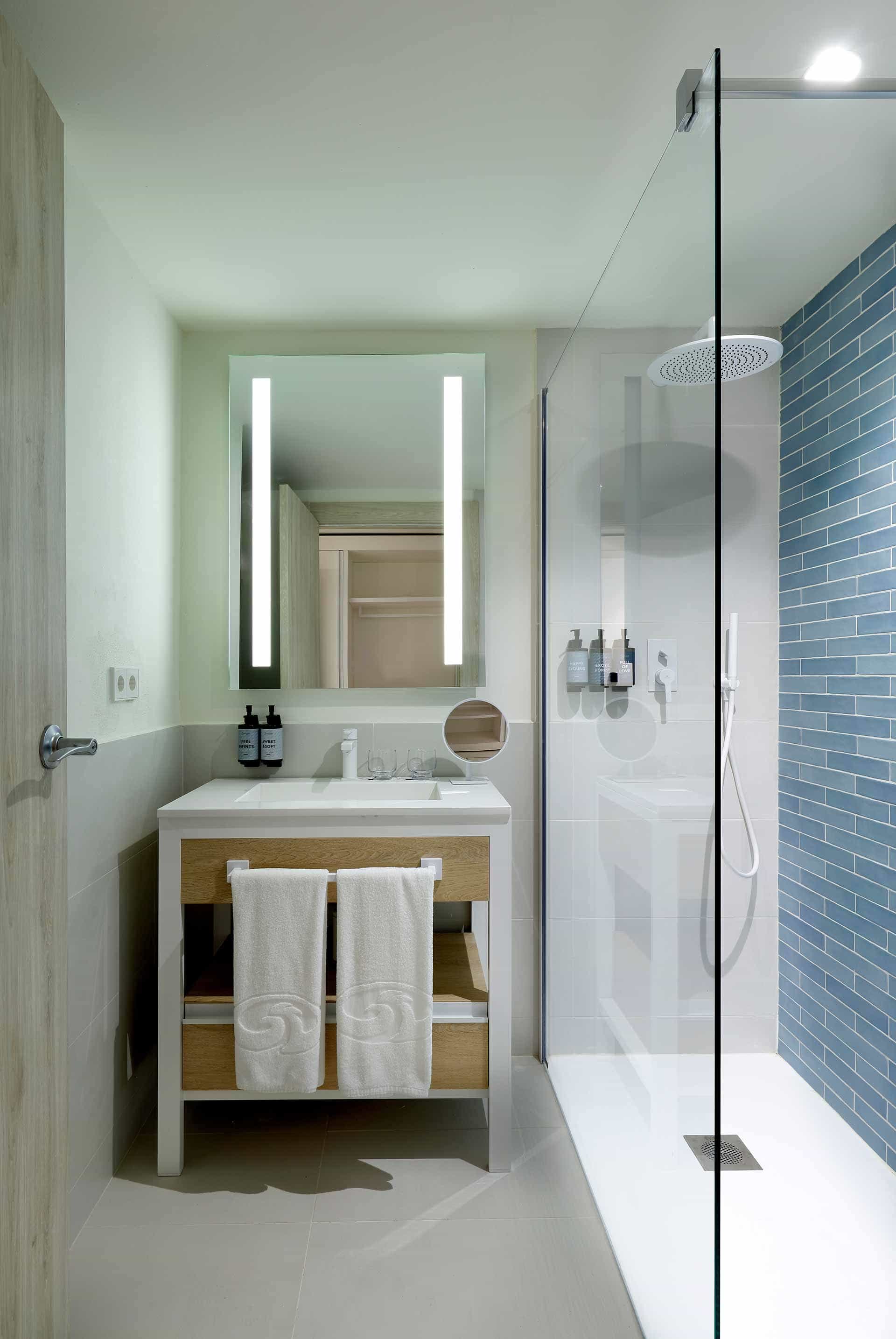 PALLADIUM-HOTEL-MENORCA-DELUXE-TERRACE_Baño