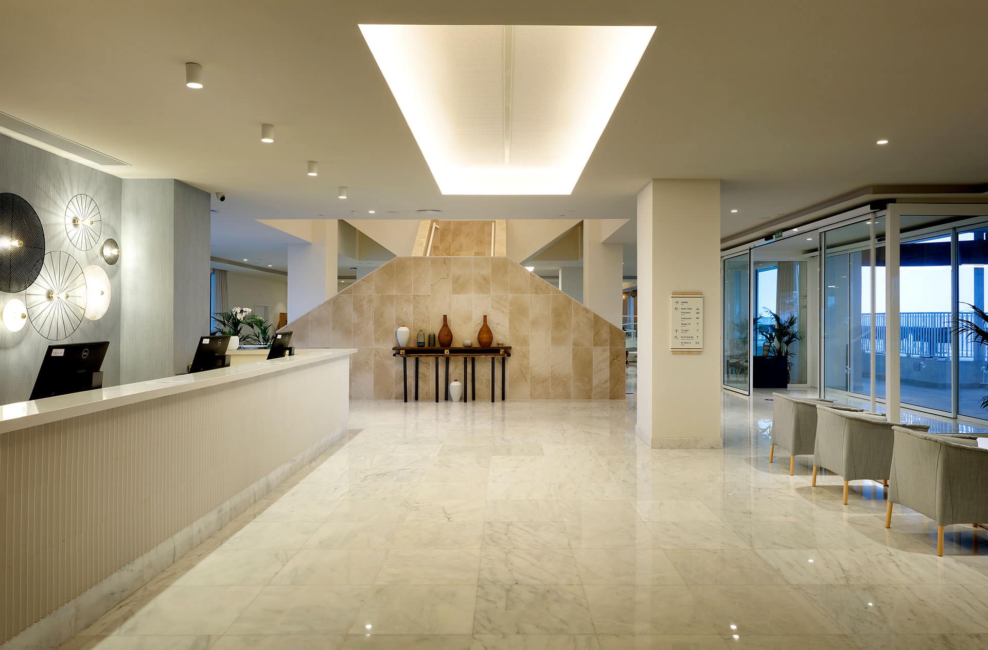 Palladium-Hotel-Menorca-Lobby-4