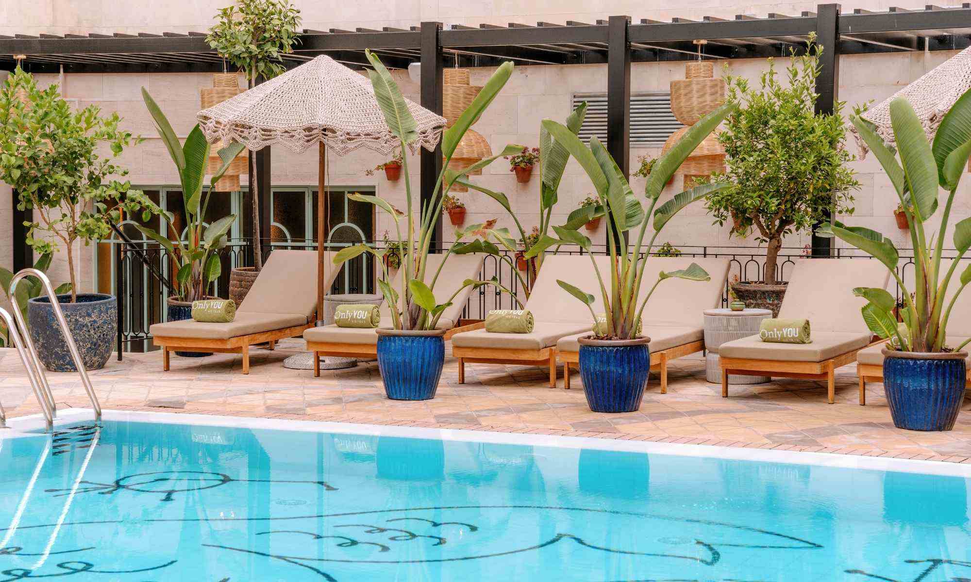 only you sevilla piscina