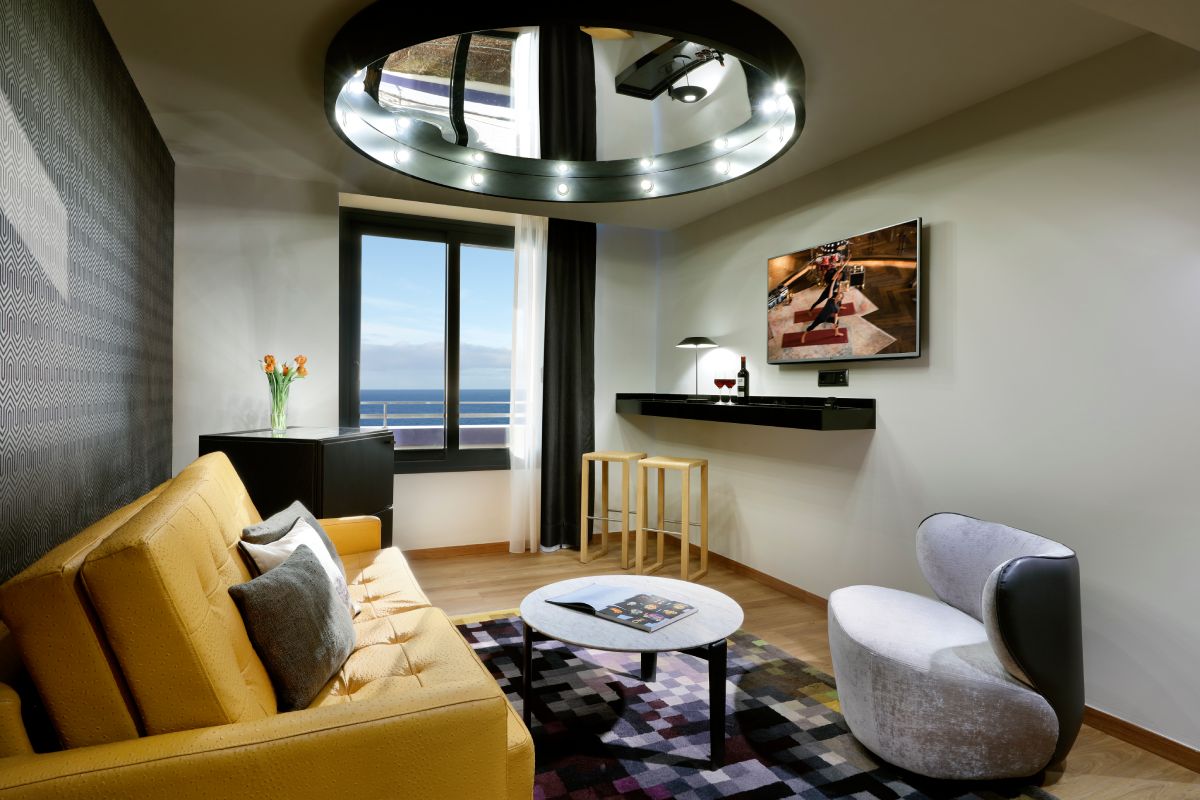 rock-suite-platinum-2.jpg
