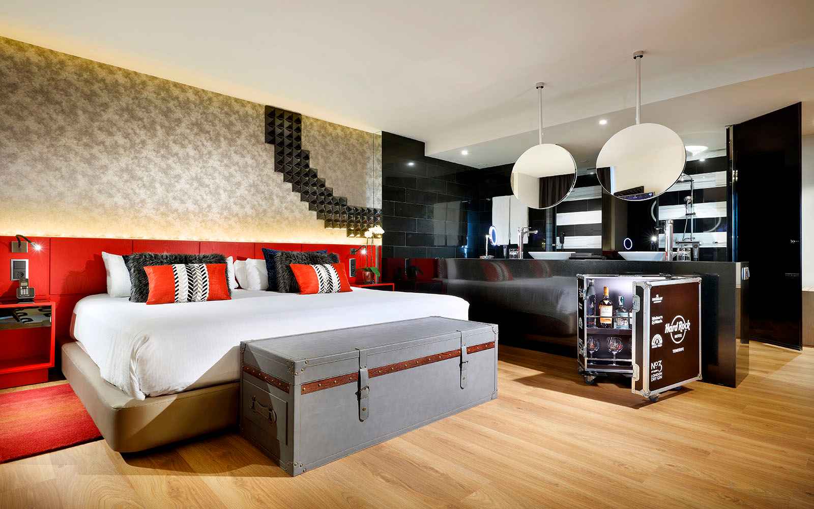 ROCK_ROYALTY_STUDIO_SUITE_2