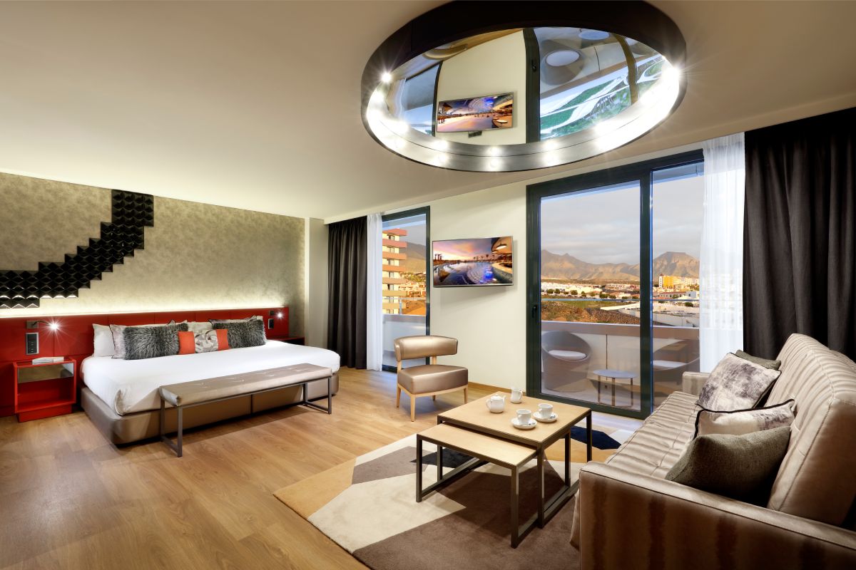 studio-suite-silver-gold-1.jpg