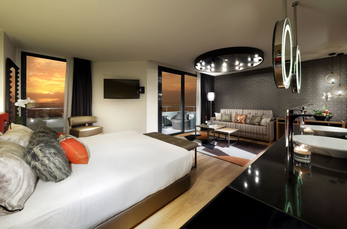 studio-suite-silver-gold-3.jpg