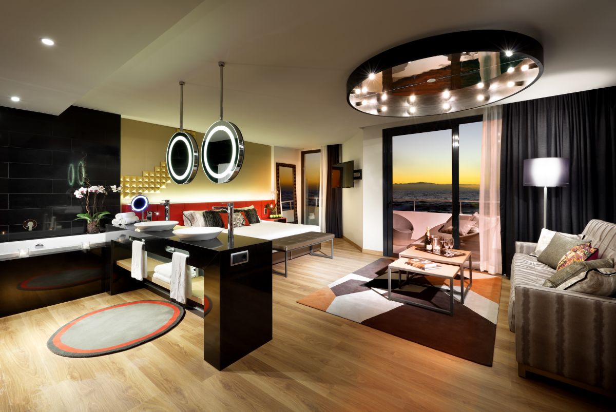 studio-suite-silver-gold.jpg