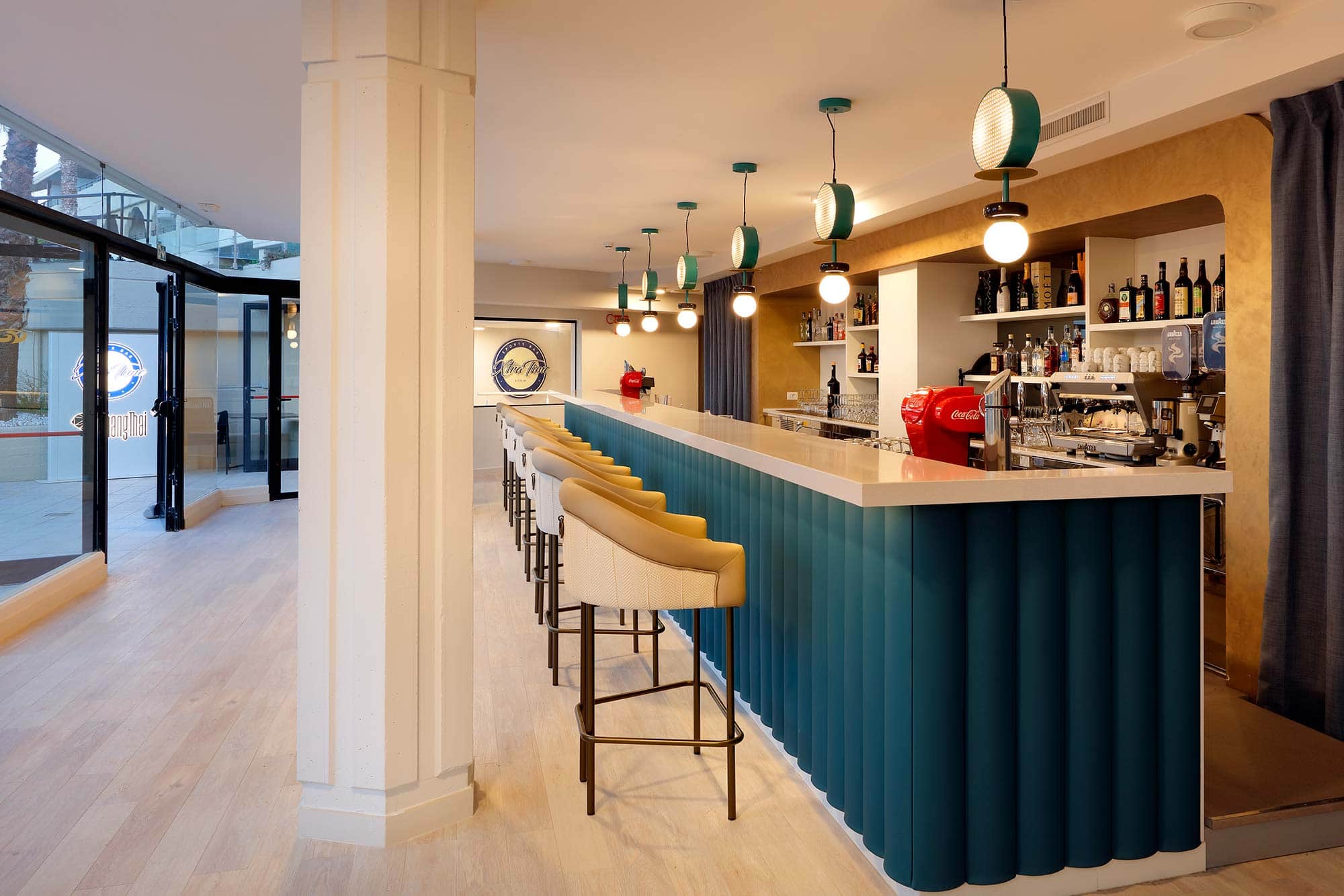 Grand-Palladium-Sicilia-Resort-Spa-Waiting-Bar-2