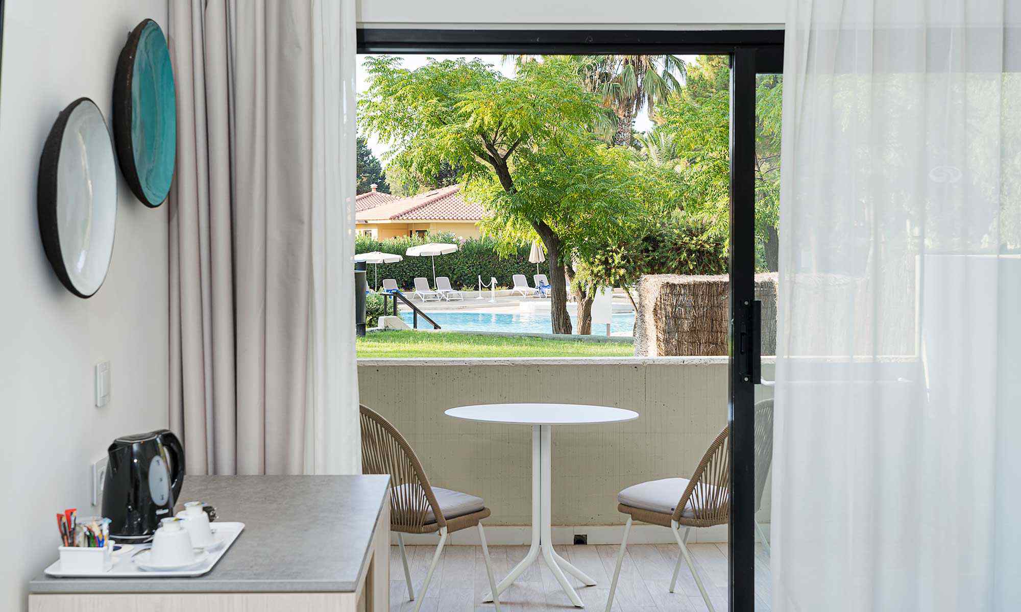 Signature-Level-Deluxe-Pool-View2