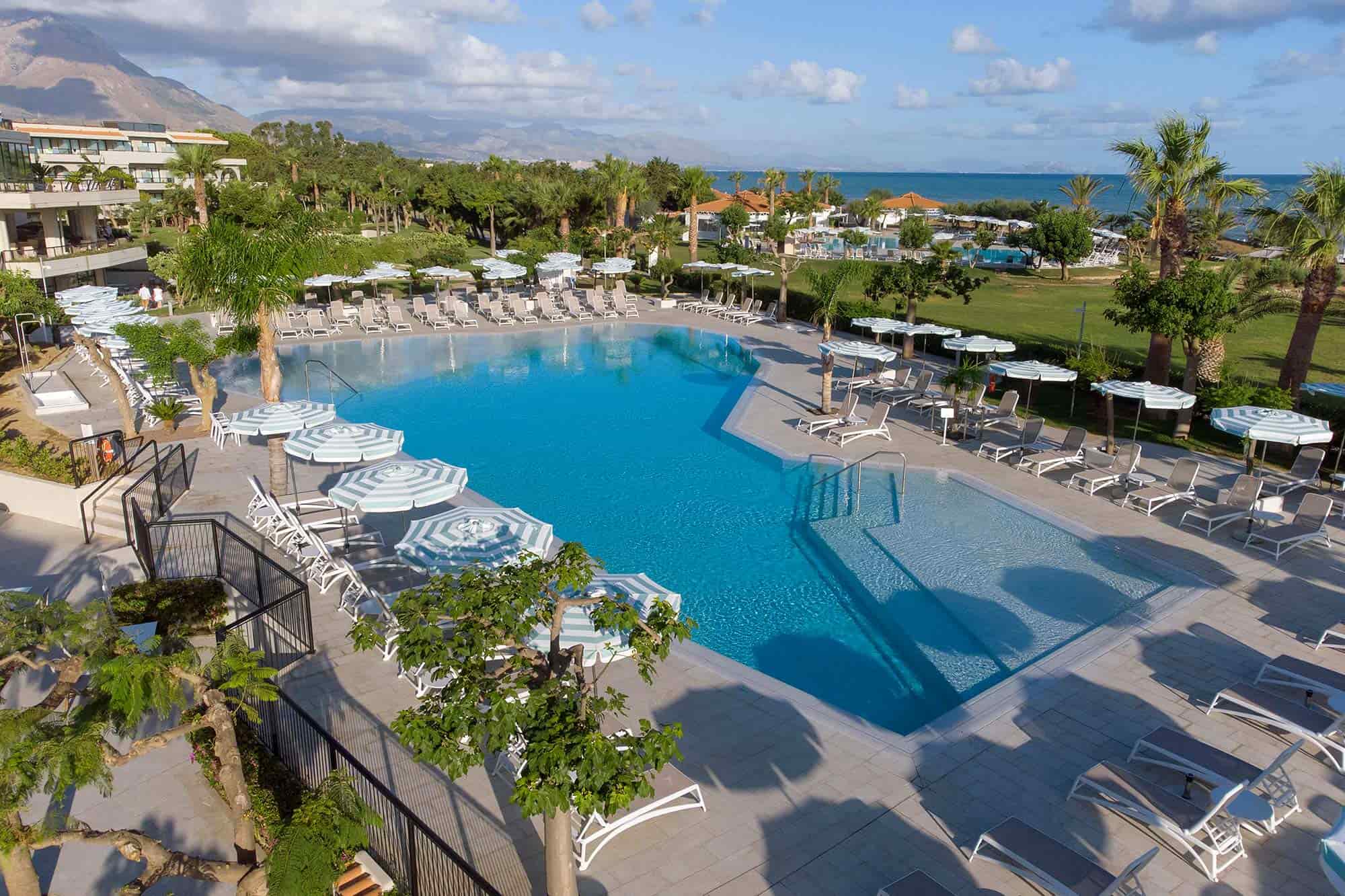 Grand-Palladium-Sicilia-Resort-Spa-Piscina-Sicilia.jpg