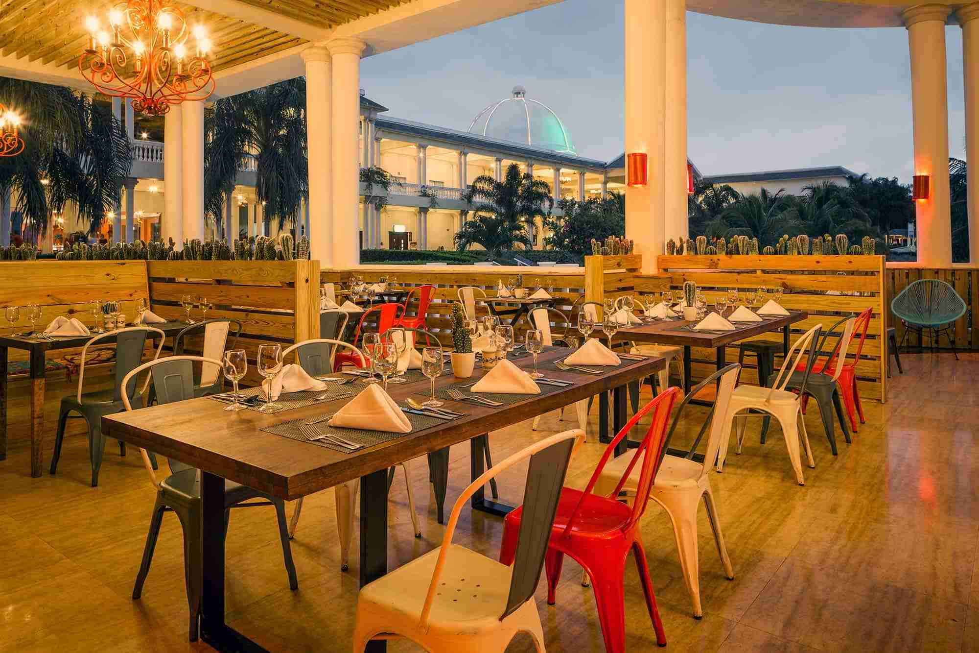 Grand-Palladium-Lady-Hamilton-Resort-Spa_Restaurante-a-la-carta-La-Adelita