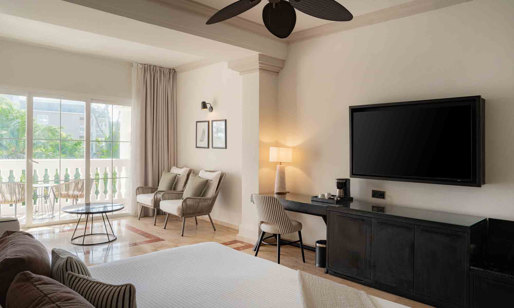 gp junior suite poolside