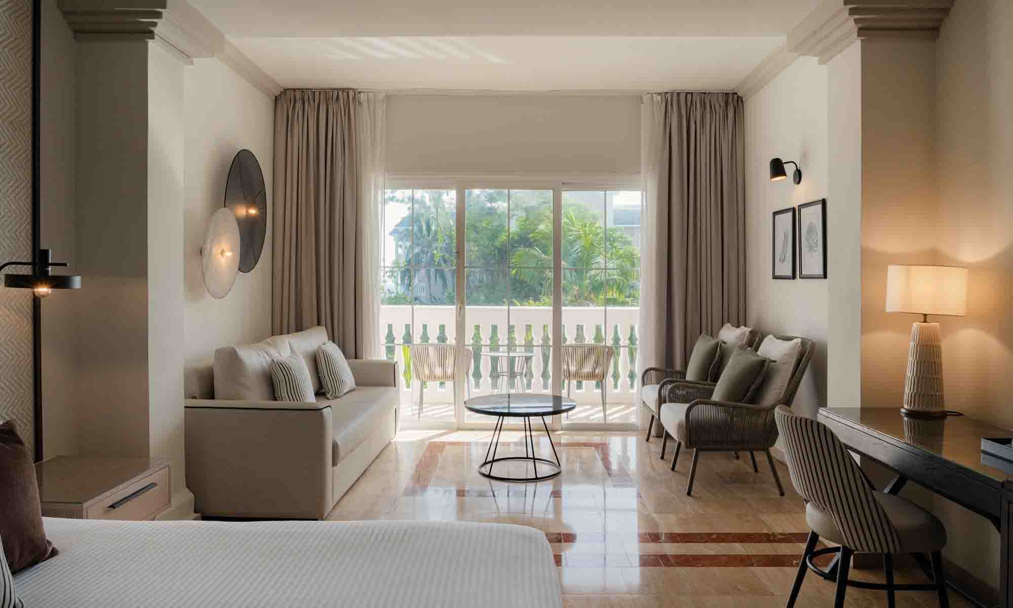 gp junior suite poolside