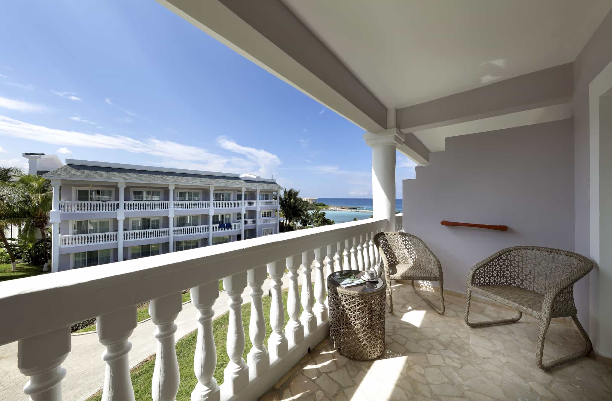 grand_palladium_lady_hamilton_junior-suite-ocean-view-6