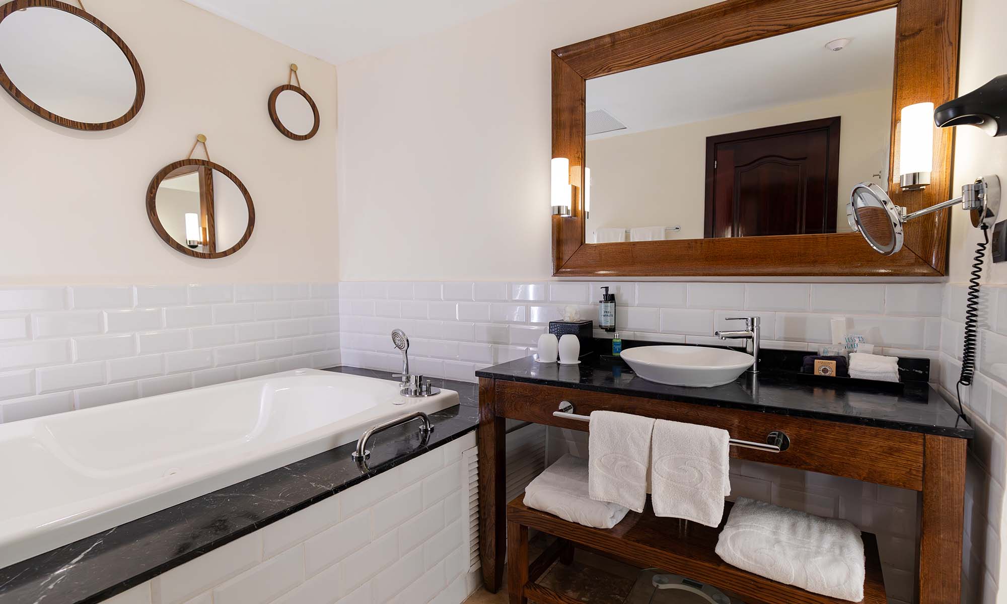 The Signature Level at Grand Palladium Lady Hamilton Suite Oceanfront