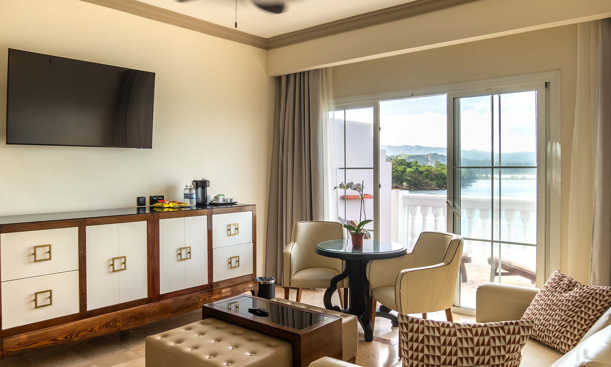 The Signature Level at Grand Palladium Lady Hamilton Suite Oceanfront